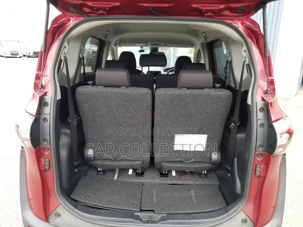Toyota Sienta 2021 Red