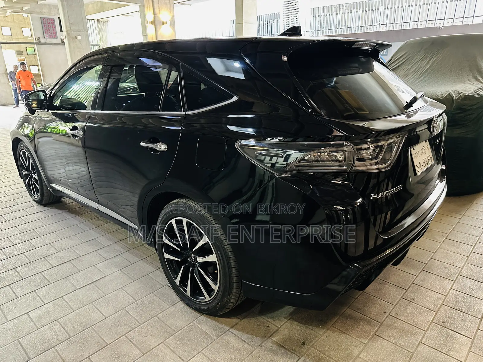 Toyota Harrier 2.0 2015 Black