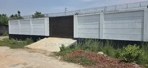 কর্নার ১০ কাঠা প্লট ৪ নং সেক্টরে।