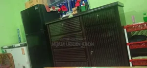 একটা পুরাতন ওয়ারড্রব বিক্রি হবে।
