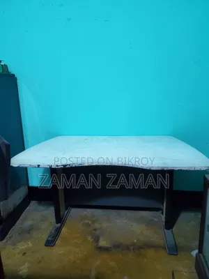 অফিস টেবিল