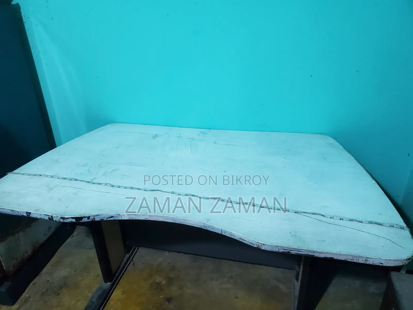অফিস টেবিল