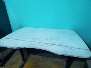 অফিস টেবিল