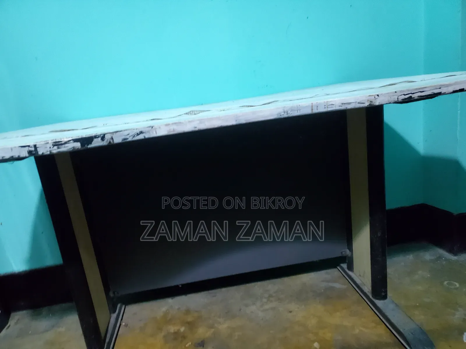 অফিস টেবিল