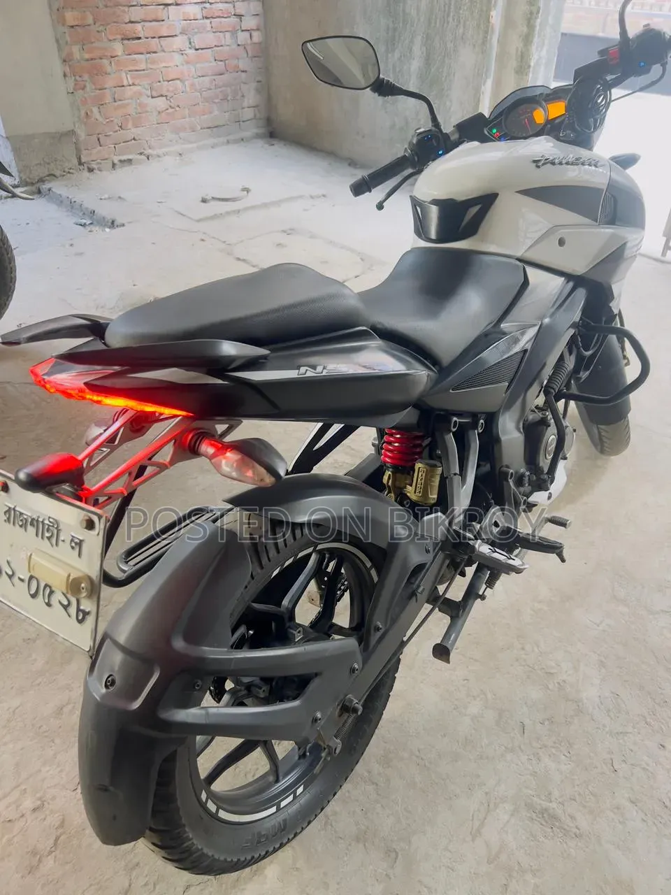 Bajaj Pulsar NS 160 2019 White