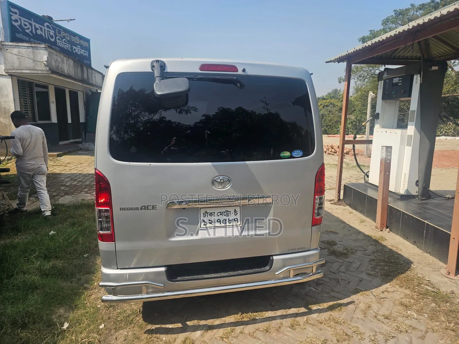 Toyota HiAce 2018 Silver