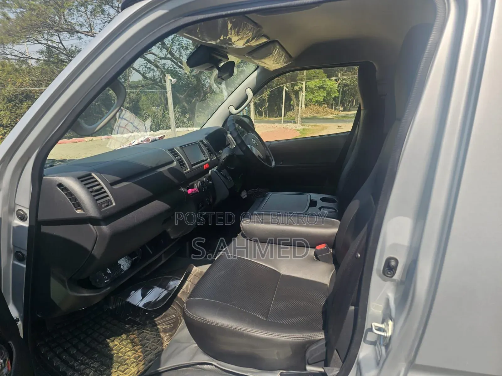 Toyota HiAce 2018 Silver