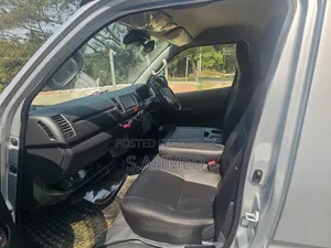 Toyota HiAce 2018 Silver