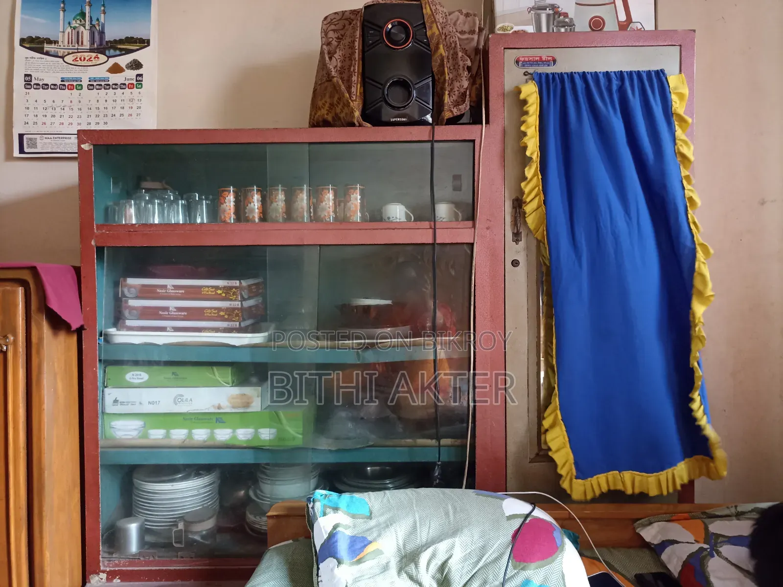 স্টিলের শোকেস