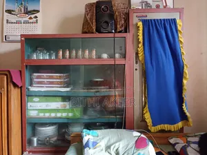 স্টিলের শোকেস