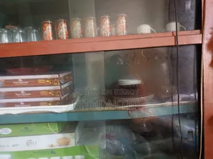 স্টিলের শোকেস