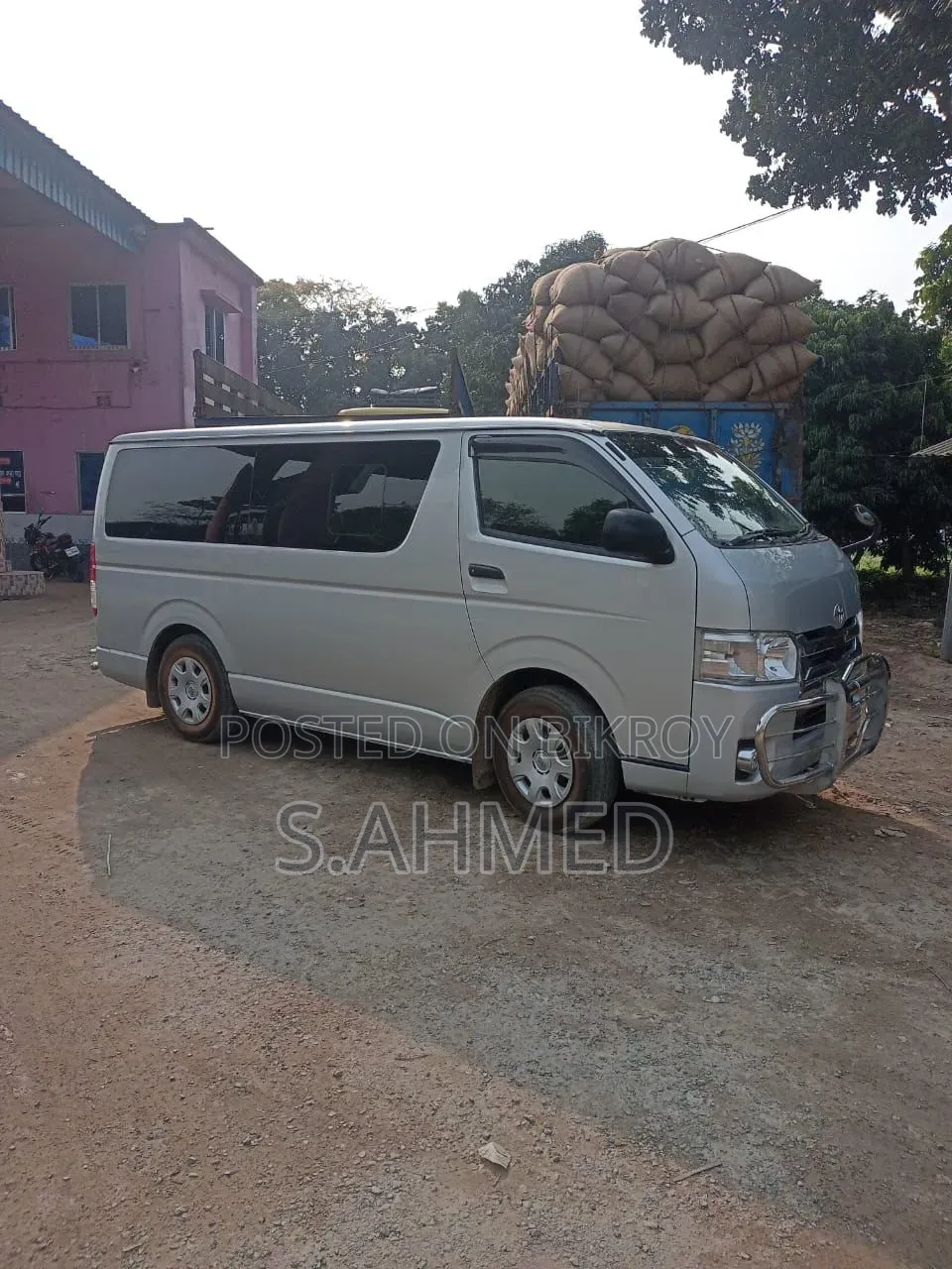 Toyota HiAce 2018 Silver