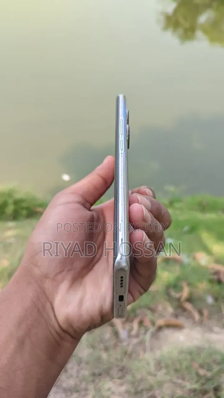 নতুন রিয়েলমি ১০ প্রো+ ১২৮ জিবি