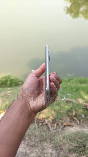 নতুন রিয়েলমি ১০ প্রো+ ১২৮ জিবি