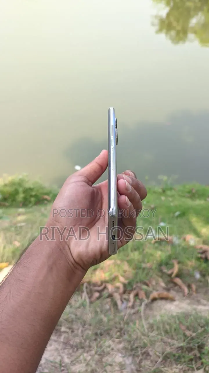 নতুন রিয়েলমি ১০ প্রো+ ১২৮ জিবি