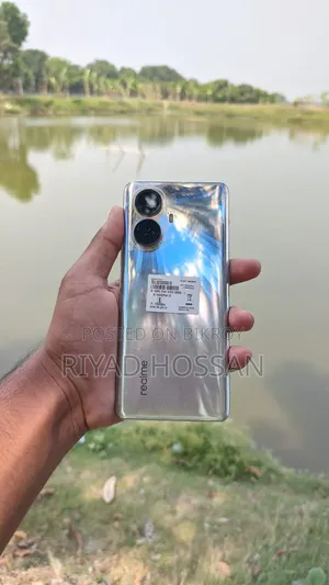 নতুন রিয়েলমি ১০ প্রো+ ১২৮ জিবি