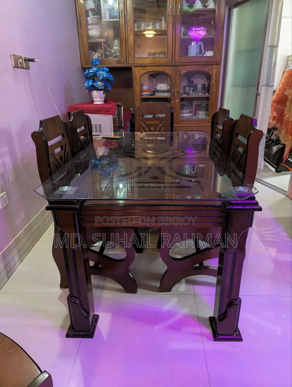 Dining table with 6 chairs