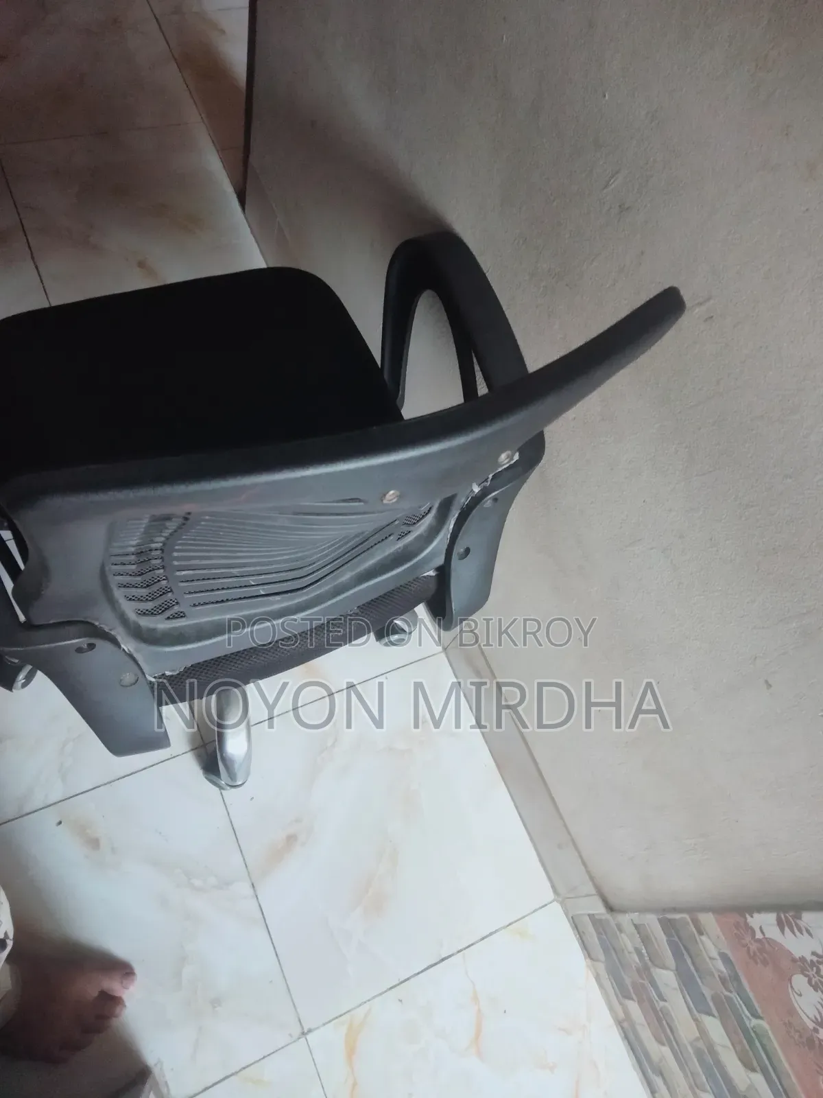 Chair in Excellent, Like-New Condition