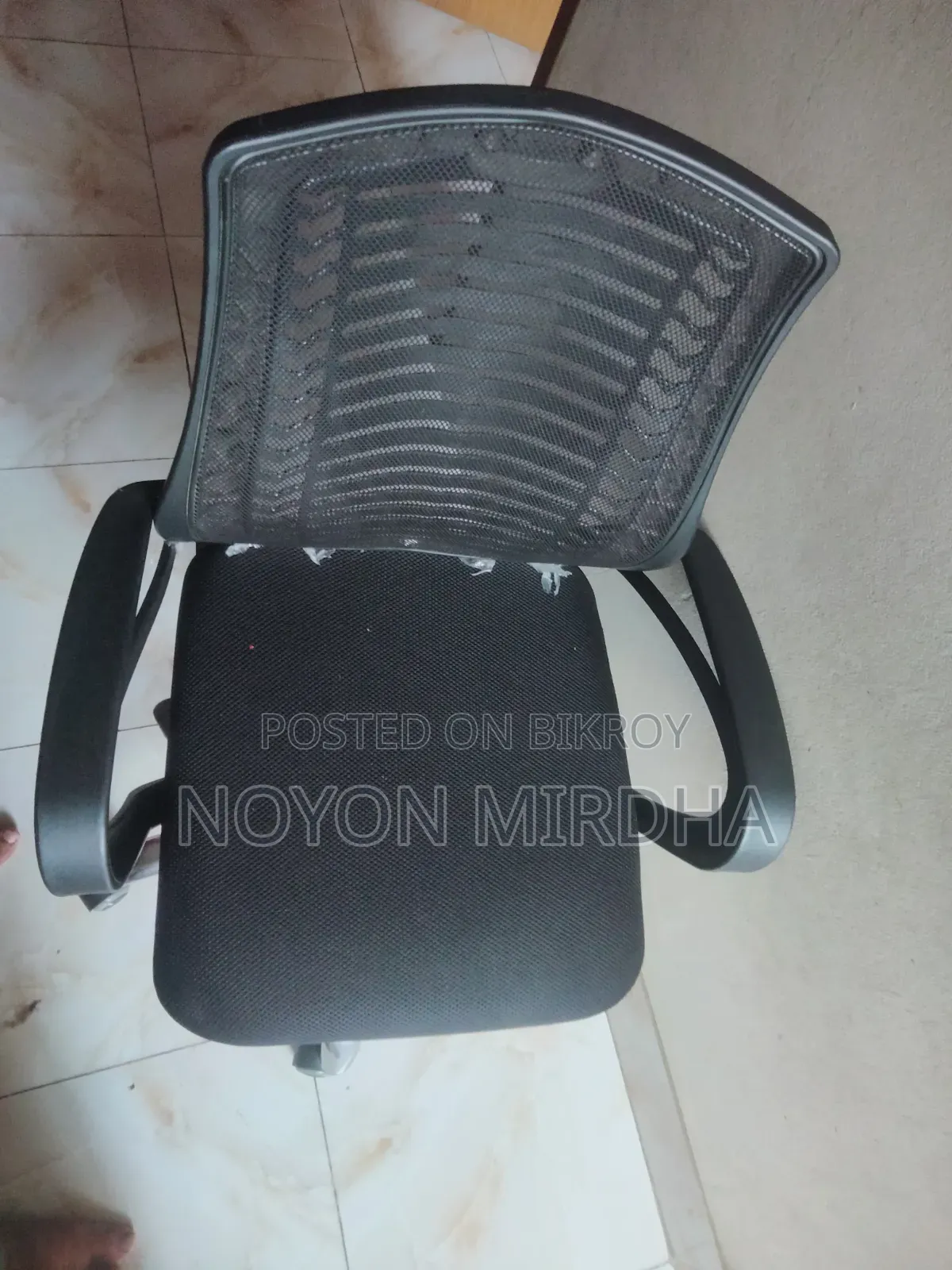 Chair in Excellent, Like-New Condition