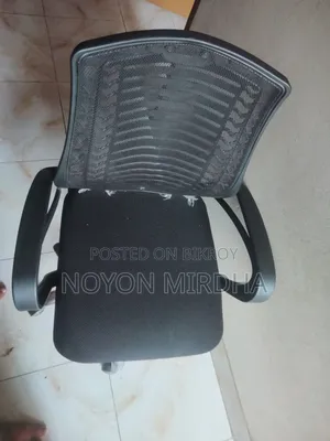 Chair in Excellent, Like-New Condition