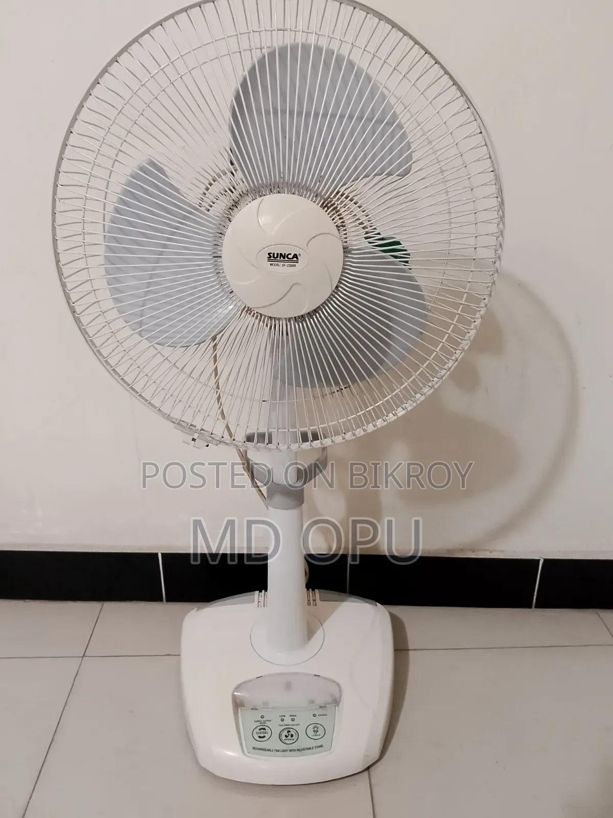 চার্জার টেবিল ফ্যান