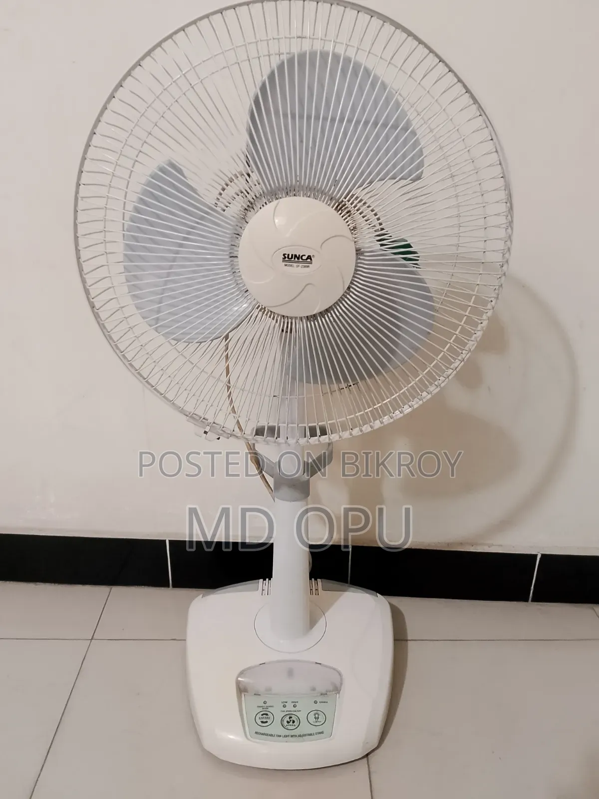 চার্জার টেবিল ফ্যান