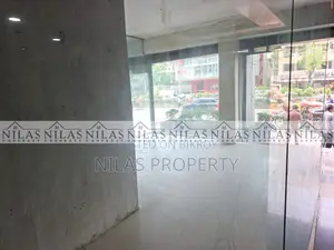 ধানমন্ডিতে গ্রাউন্ড ফ্লোর শোরুম/ক্যাফে স্পেস ভাড়ার জন্য