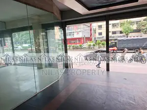 ধানমন্ডিতে গ্রাউন্ড ফ্লোর শোরুম/ক্যাফে স্পেস ভাড়ার জন্য