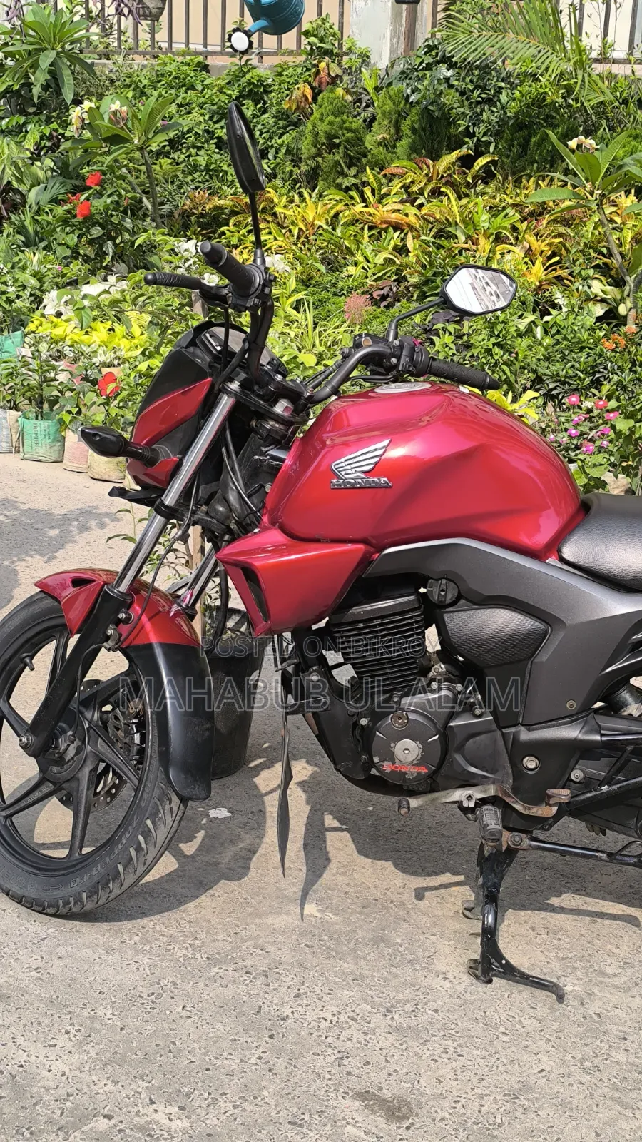 Honda CB 2015 Red