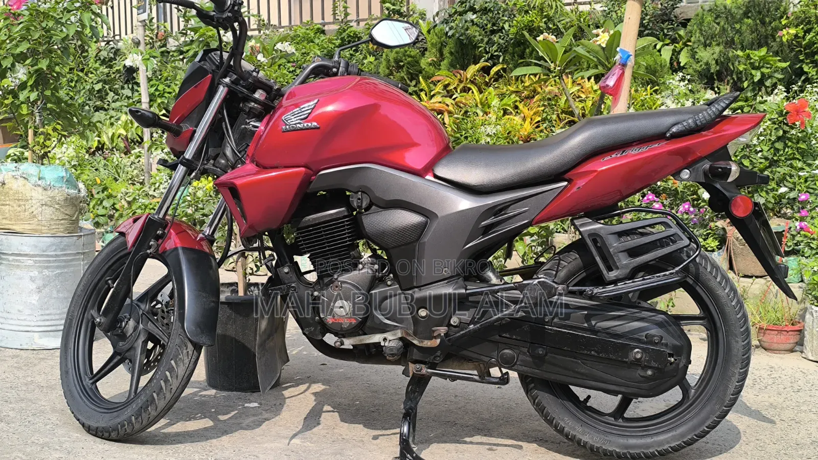 Honda CB 2015 Red