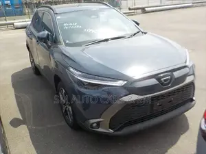 টয়োটা করোলা ক্রস ২০২৪ গ্রে