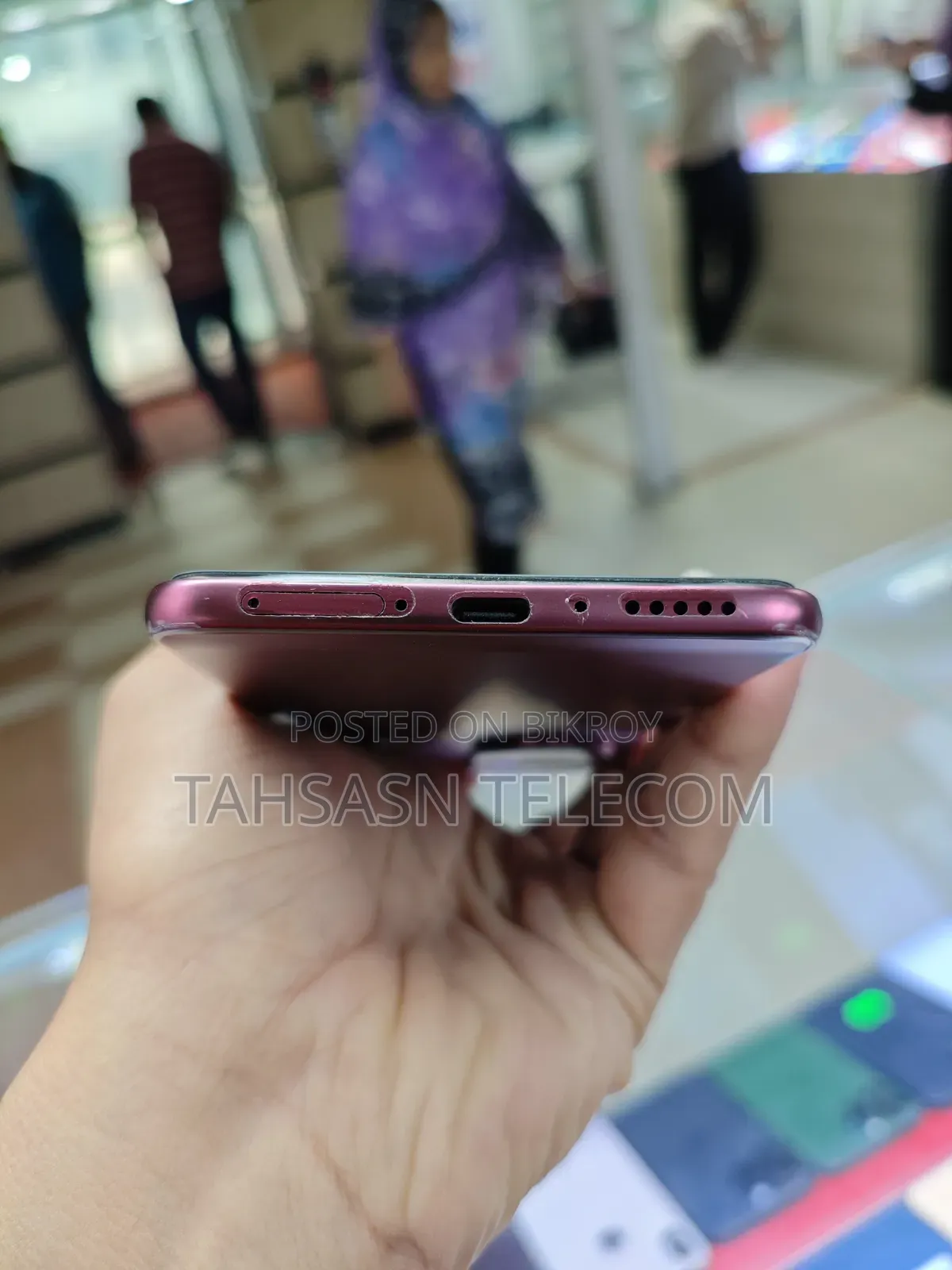 Vivo V50 ২৫৬ জিবি লাল