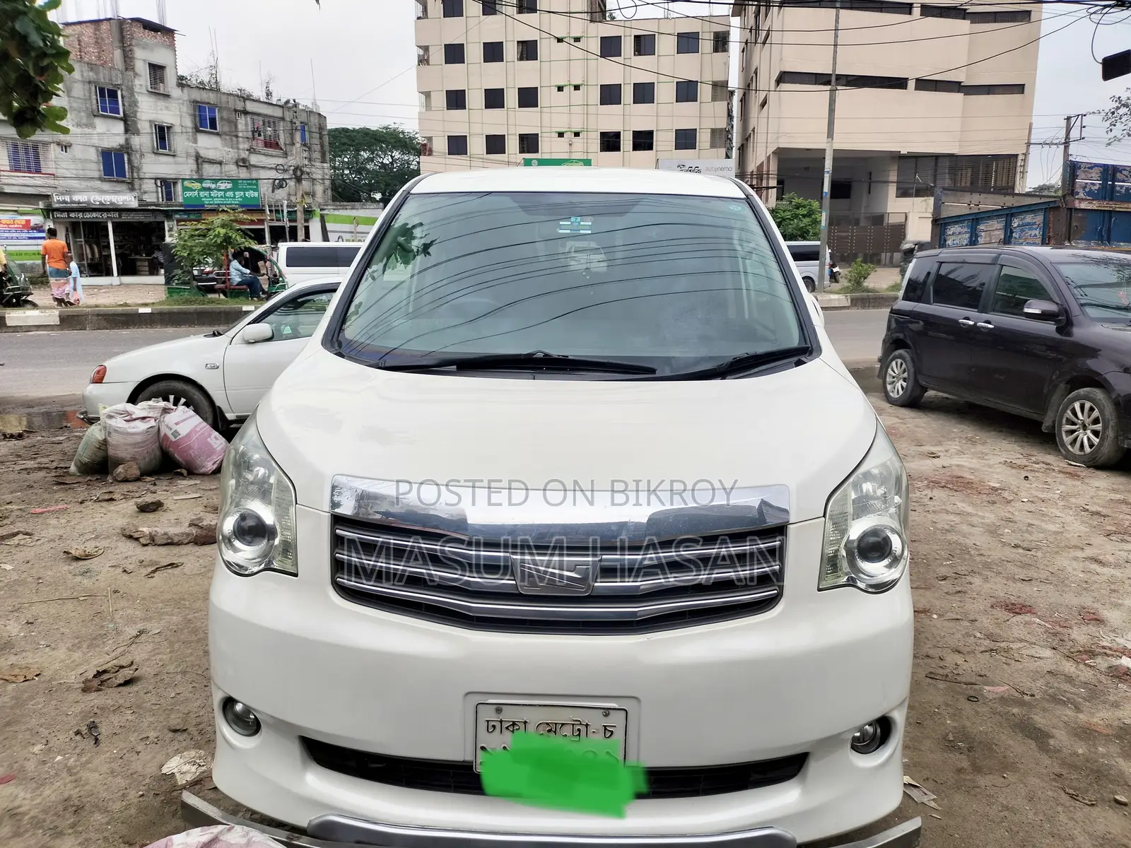 Toyota Noah 2.0 143hp AWD (7 Seater) 2012 Pearl