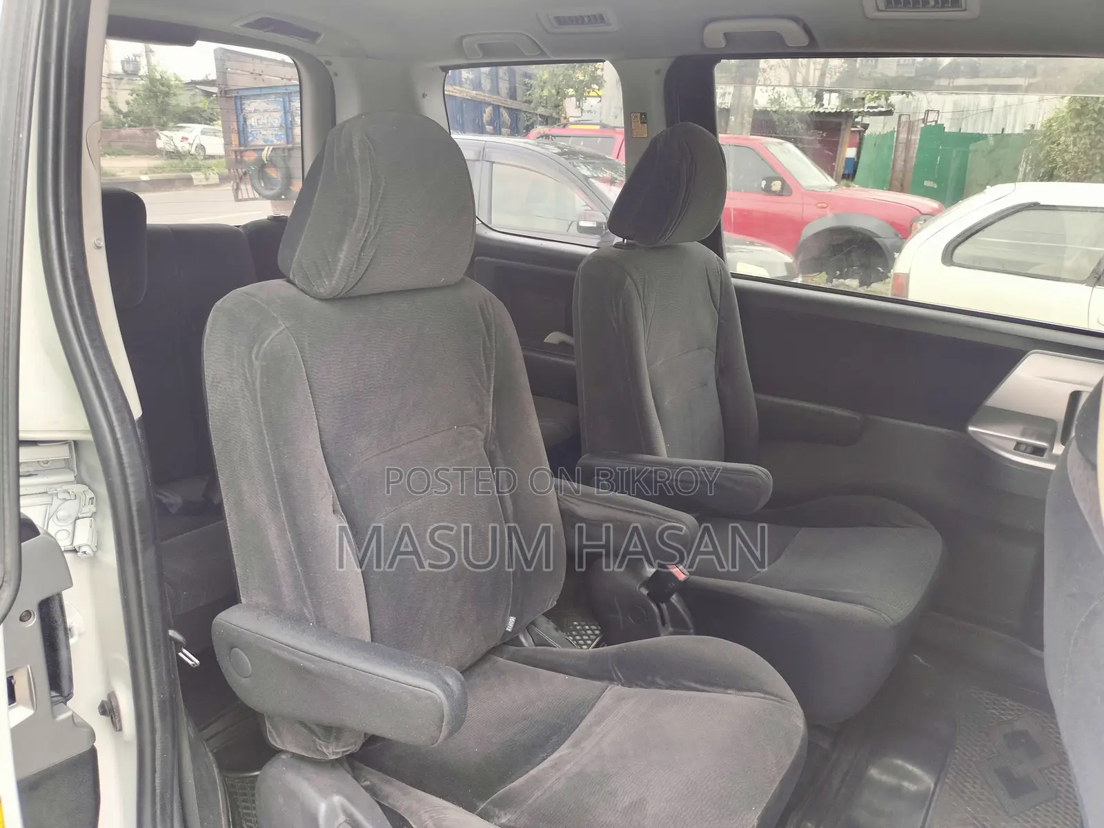 Toyota Noah 2.0 143hp AWD (7 Seater) 2012 Pearl