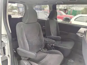 Toyota Noah 2.0 143hp AWD (7 Seater) 2012 Pearl