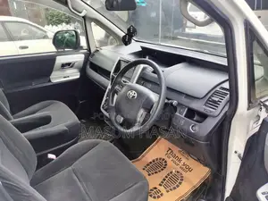 Toyota Noah 2.0 143hp AWD (7 Seater) 2012 Pearl