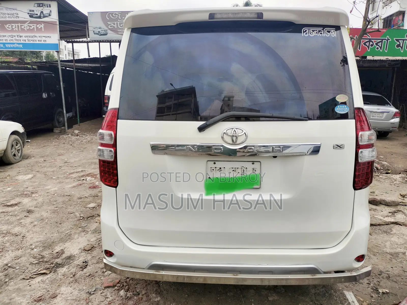 Toyota Noah 2.0 143hp AWD (7 Seater) 2012 Pearl