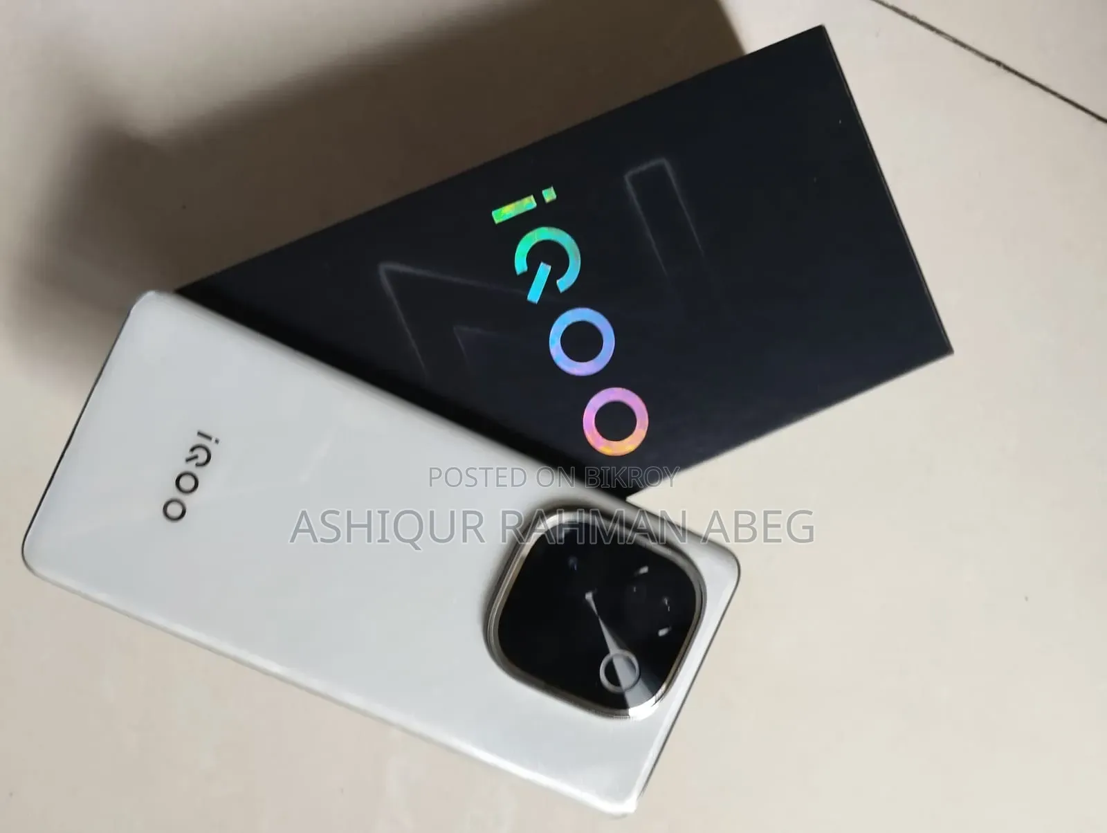 আইকিউওও ১২৮ জিবি হোয়াইট