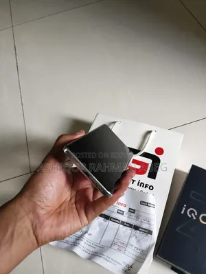 আইকিউওও ১২৮ জিবি হোয়াইট