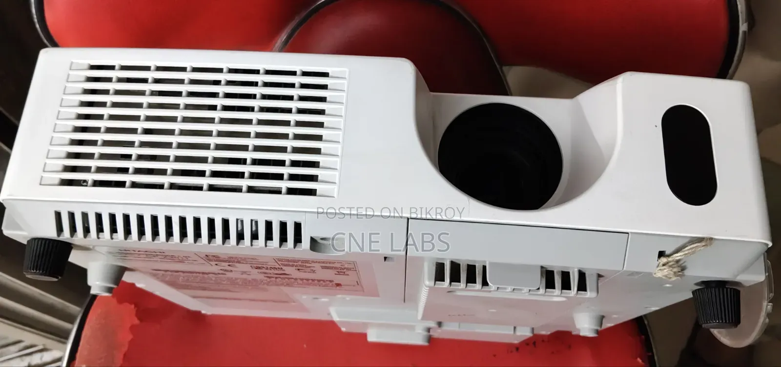 Hitachi CP-X2511 3LCD Projector