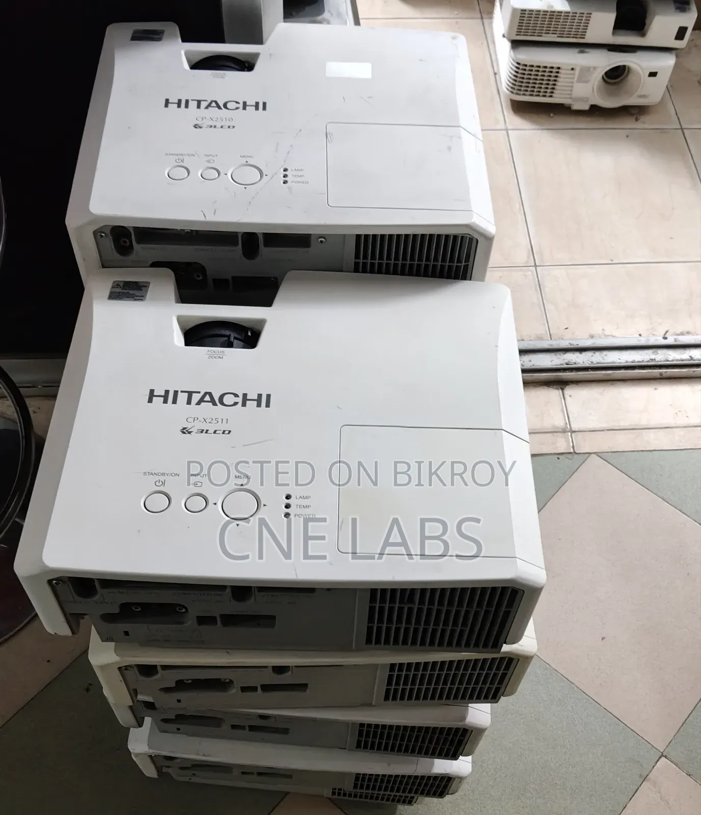 Hitachi CP-X2511 3LCD Projector