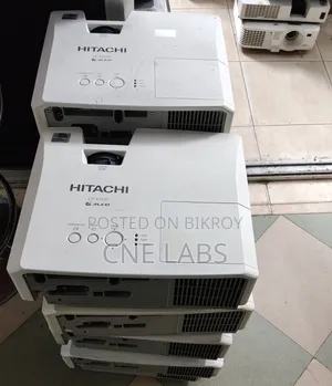 Hitachi CP-X2511 3LCD Projector