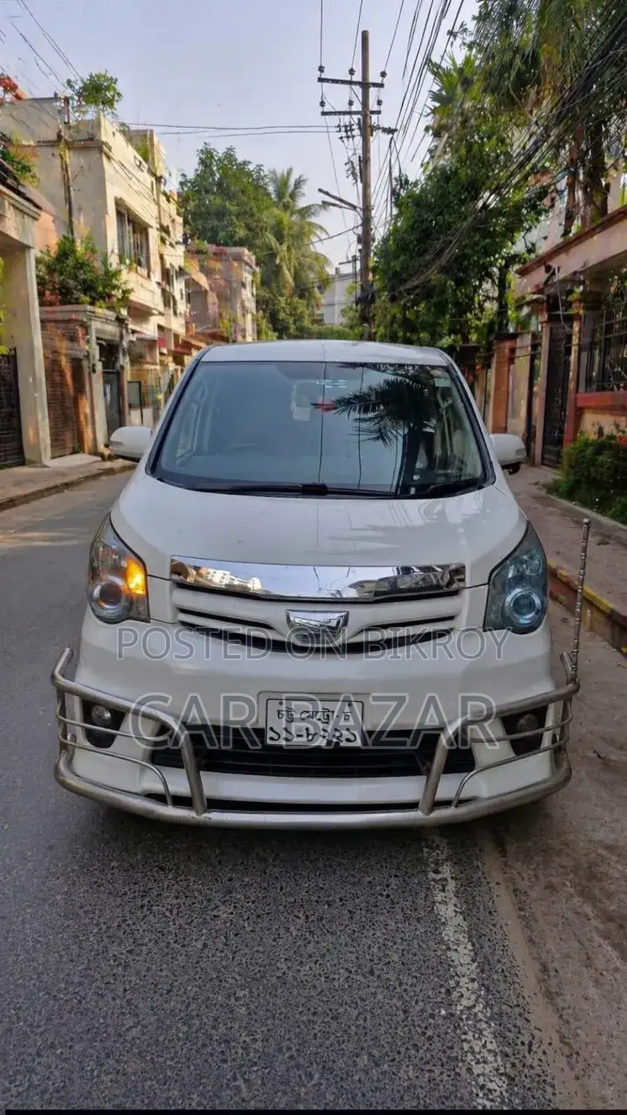 Toyota Noah 2.0 143hp AWD (8 Seater) 2013 Pearl