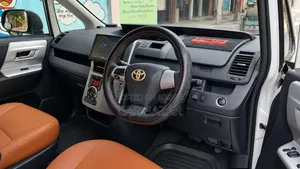 Toyota Noah 2.0 143hp All Wheel Drive (8 Seater) 2013 Pearl