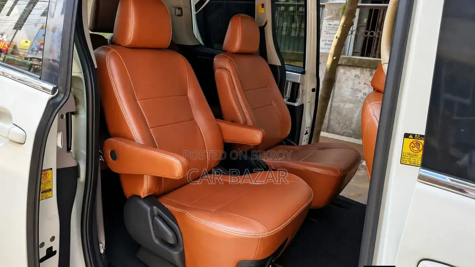 Toyota Noah 2.0 143hp AWD (8 Seater) 2013 Pearl