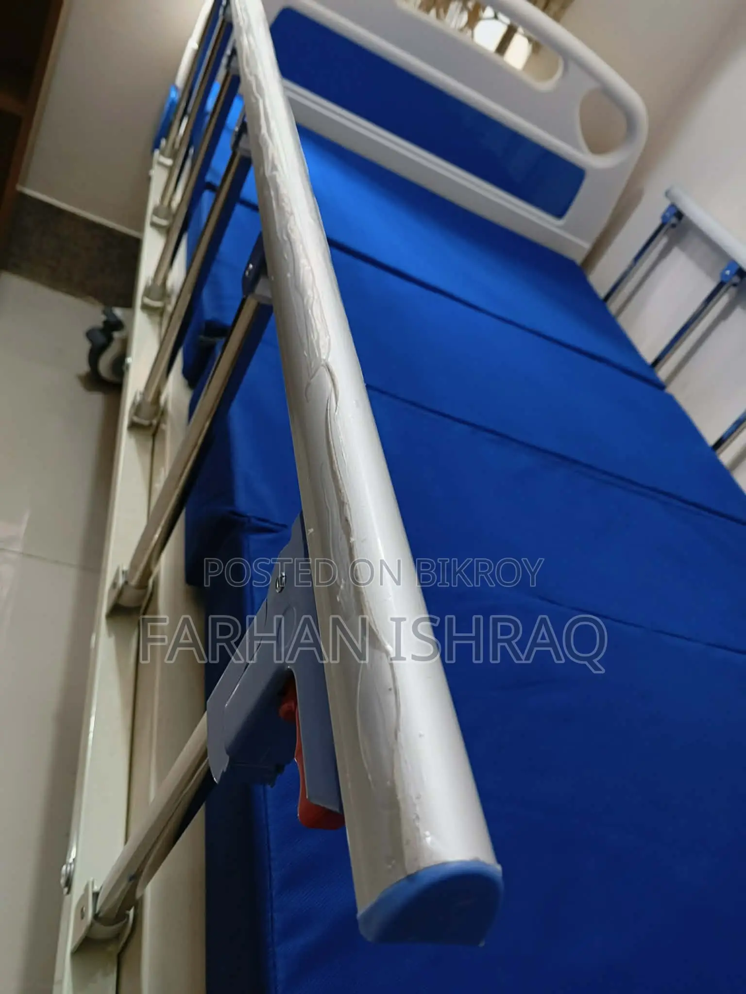 Two-Function Fresh Hospital Bed With Excellent Fibre Mattress