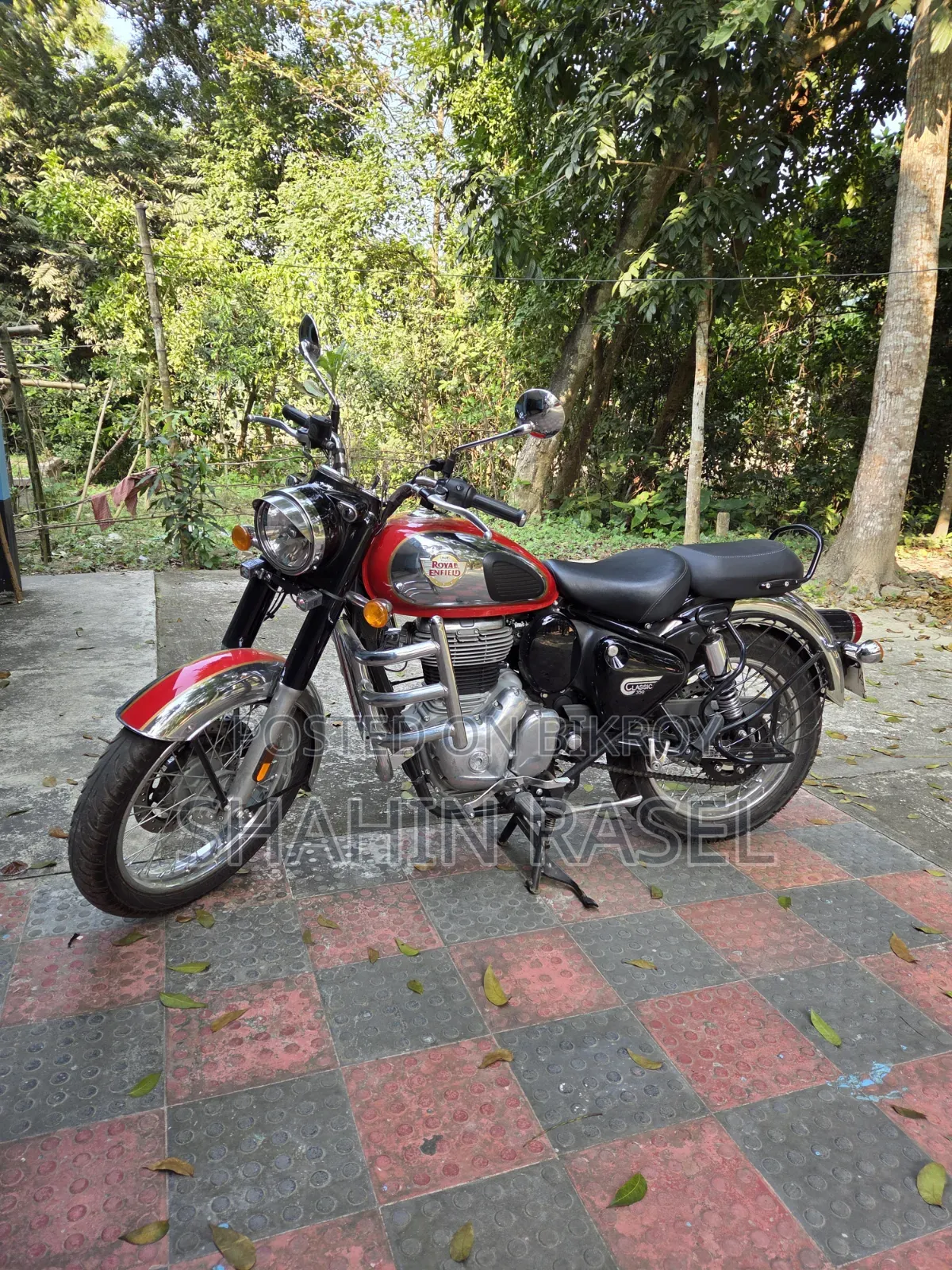 Royal Enfield Classic 350 2025 Red