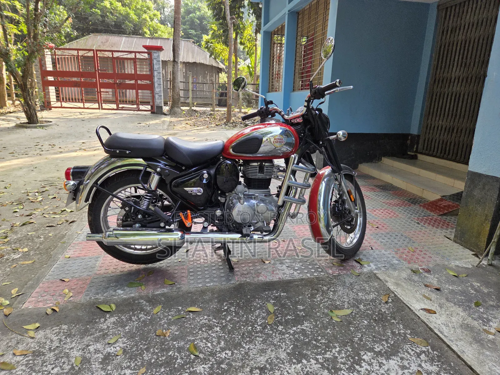 Royal Enfield Classic 350 2025 Red