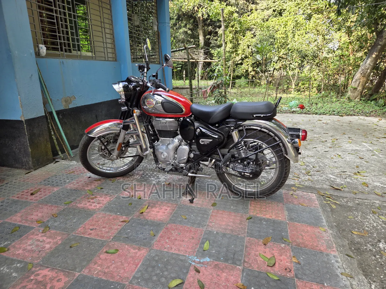 Royal Enfield Classic 350 2025 Red