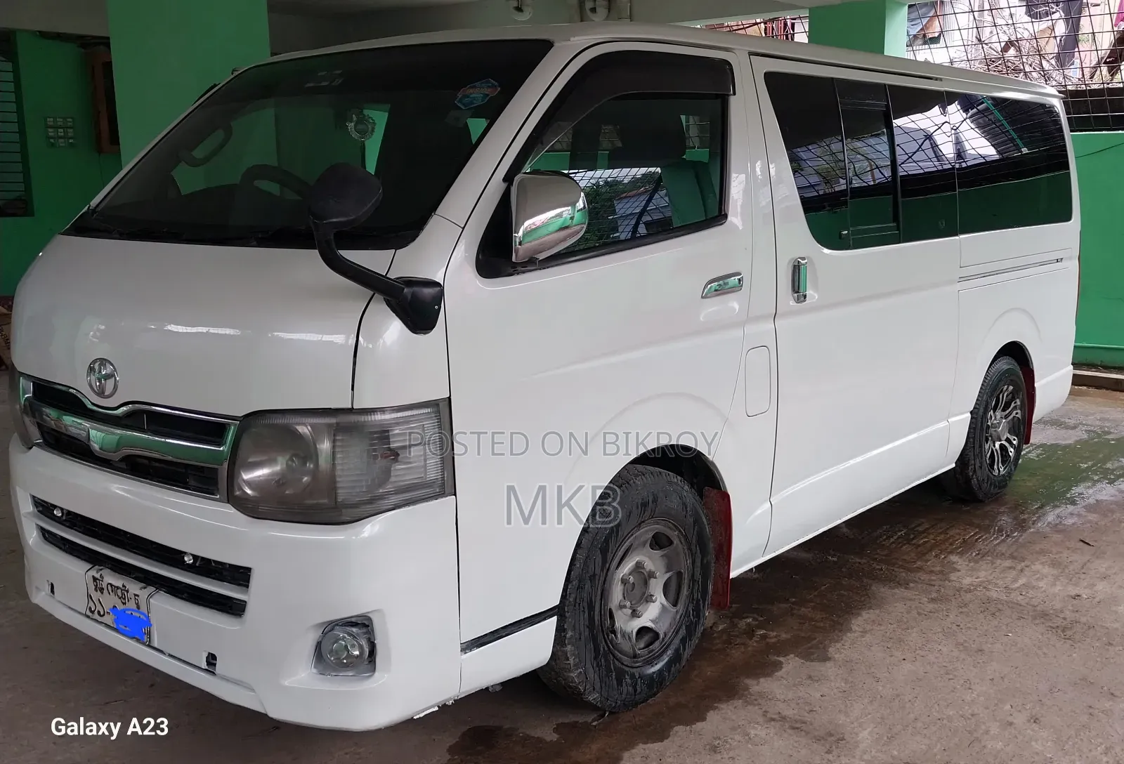 Toyota HiAce 2011 White